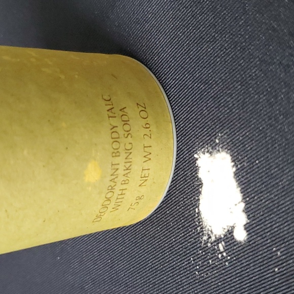 1990s Wild Country Deodorant Body Talc Avon 2.6 OZ with Baking Soda Vintage - Picture 11 of 12
